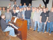 Offen fr Neues, ohne das Alte zu vernachlssigen: Der MGV Eintracht Dorndorf zeigt, wie die Mnnerchre fortbestehen knnen. Das Durchschnittsalter der mehr als 40 Aktiven liegt bei 50 Jahren.	Foto: Bohnhorst-Vollmer